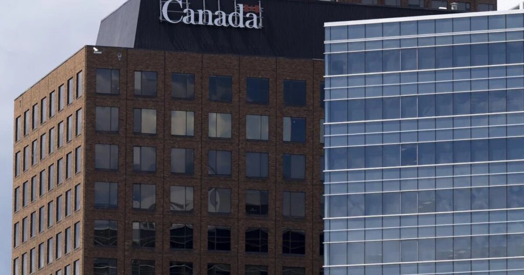 Public servants ordered to work in-office 4 days a week starting in July