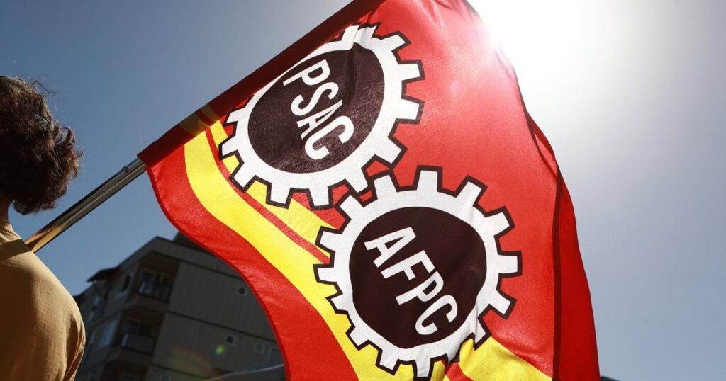 Union files complaints as feds increase public servants’ in-office time