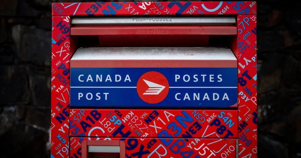 Ottawa gives Canada Post a .01-billion loan amid ongoing financial struggles
