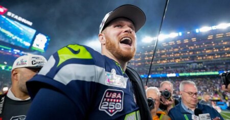 Seahawks ride ‘Dark Side’ defence to Super Bowl title, pounding Patriots 29-13 Seahawks ride ‘Dark Side’ defence to Super Bowl title, pounding Patriots 29-13