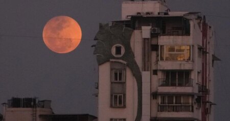 Photos of a blood-red moon and total lunar eclipse Photos of a blood-red moon and total lunar eclipse