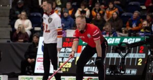 Alberta’s Koe joins playoff teams, Manitoba’s Calvert keeps race interesting at Brier