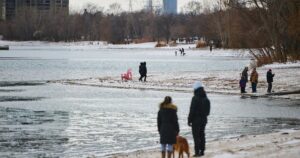 Ice ‘extremely unsafe,’ Hamilton police say after six end up in water