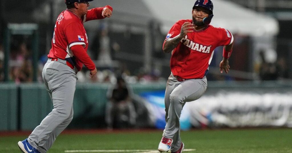 Panama pounces on miscues to beat Canada 4-3 at World Baseball Classic