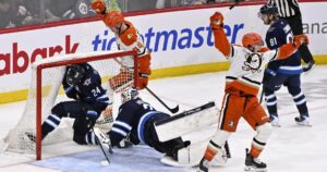 Ducks continue determined push for playoffs with solid 3-1 win over Jets Ducks continue determined push for playoffs with solid 3-1 win over Jets