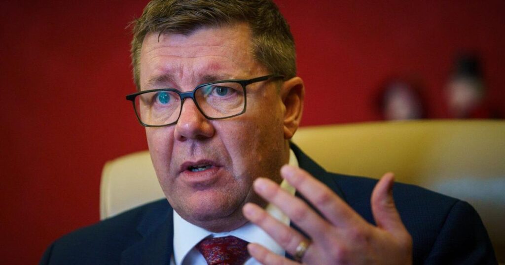 Saskatchewan Premier Moe lauds gun legislation from ‘hottest’ justice minister