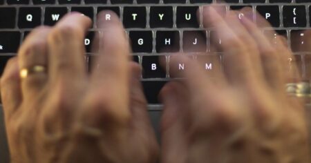 CP NewsAlert: Bill would ease police, spy service access to online subscriber info CP NewsAlert: Bill would ease police, spy service access to online subscriber info