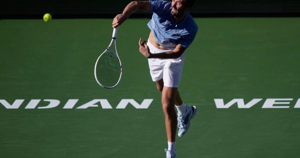 Medvedev hands Alcaraz his first loss of the year, heads to Indian Wells final against Sinner