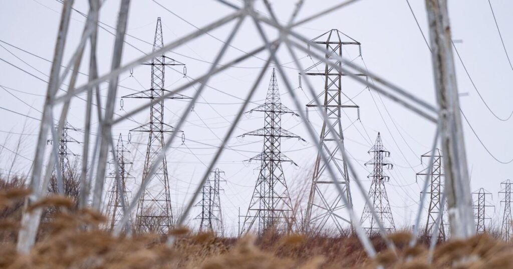 Strong winds leave thousands without power in Central Canada, Maritimes