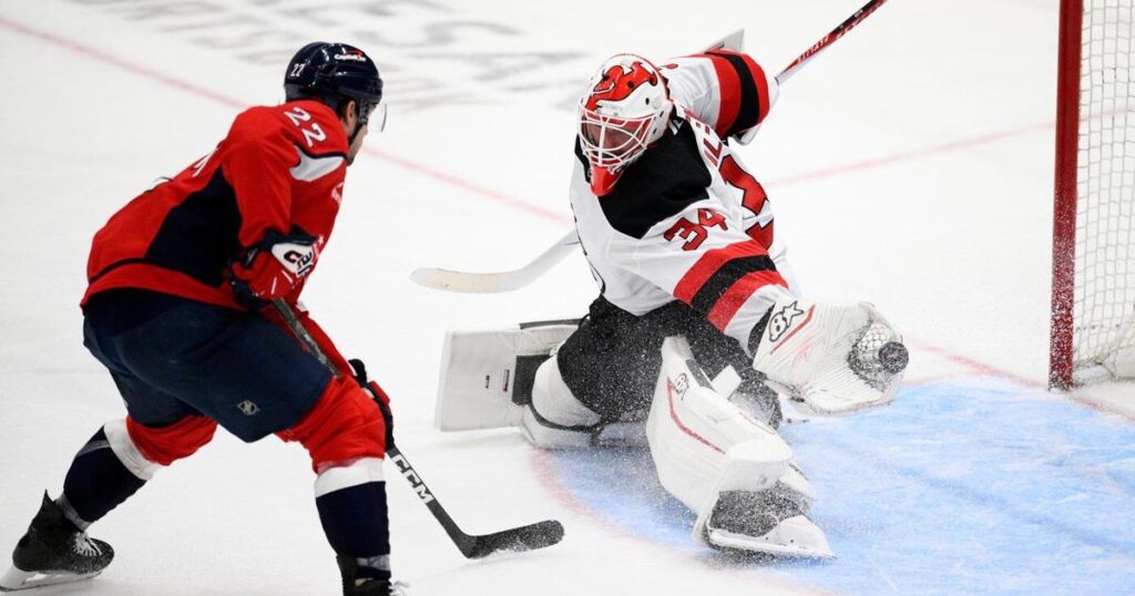 Thompson makes 30 stops in Capitals win over Devils