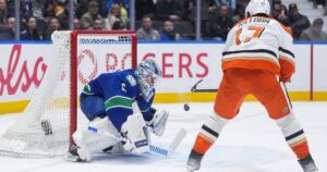 Pacific Division-leading Anaheim Ducks hold off Vancouver Canucks for 5-3 win