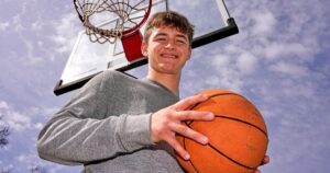 March Madness: An eighth grader from Pittsburgh is all alone with a perfect women’s NCAA bracket