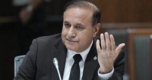 Feds launch early retirement program for public servants after months of delay