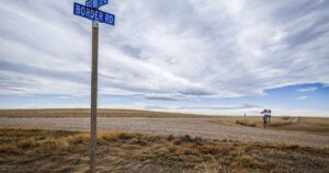 ‘It’s ridiculous’: U.S. closing historic Border Road to Canadian traffic
