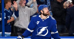 Lightning beat the Penguins 6-3 to move into 1st place in the Atlantic Division