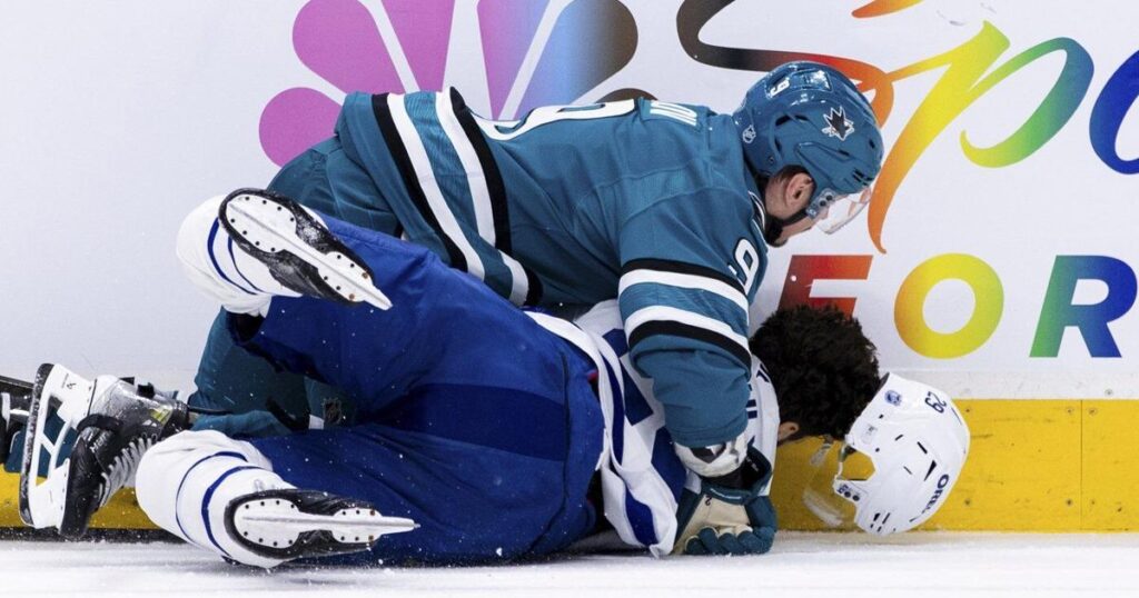 Sharks win 4th straight to improve playoff hopes, beating the Maple Leafs 4-1