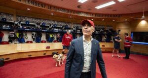 PM Mark Carney visits Canadiens’ dressing room after win against Lightning