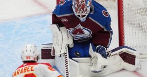 MacKinnon scores career-high 52nd goal of season, Avs clinch NHL’s top seed with 3-1 win over Flames