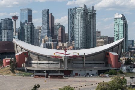 Connors has goal and assist, leads Sceptres to 2-1 win over Charge in Calgary Connors has goal and assist, leads Sceptres to 2-1 win over Charge in Calgary
