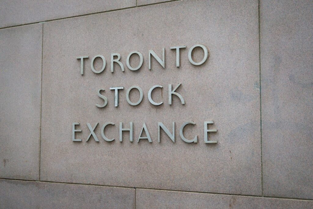 Canadian, U.S. stock markets rise as oil pares gains from earlier in the day