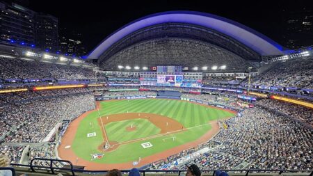 Valenzuela, Blue Jays light up Twins in 10-4 comeback victory Valenzuela, Blue Jays light up Twins in 10-4 comeback victory