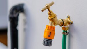How to Winterize Outdoor Faucets and Hose Bibs: A Step-by-Step Guide for Canadian Homeowners