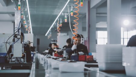 US Tariffs Threaten 90,000 Canadian Jobs — But Ottawa’s Worker Safety Net Expires First US Tariffs Threaten 90,000 Canadian Jobs — But Ottawa’s Worker Safety Net Expires First