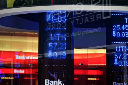 TSX Sinks Almost 600 Points on Bond Yield Surge TSX Sinks Almost 600 Points on Bond Yield Surge