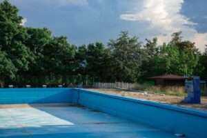 How to Close Your Pool for Winter: A Step-by-Step Guide for Canadian Homeowners How to Close Your Pool for Winter: A Step-by-Step Guide for Canadian Homeowners