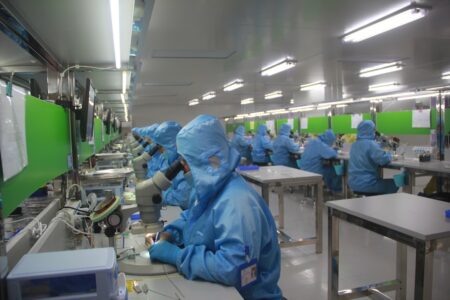 Photonic Wants 0M for a Shared Canadian Chip Plant, Three Weeks After Xanadu Got 5M to Build Its Own