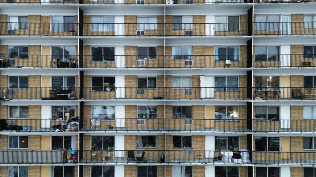 Asking Rents Fell 3.6 Per Cent Nationally. In Calgary, Regina and Edmonton, Sitting Tenants Now Pay More Than New Ones Asking Rents Fell 3.6 Per Cent Nationally. In Calgary, Regina and Edmonton, Sitting Tenants Now Pay More Than New Ones