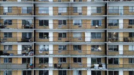Asking Rents Fell 3.6 Per Cent Nationally. In Calgary, Regina and Edmonton, Sitting Tenants Now Pay More Than New Ones Asking Rents Fell 3.6 Per Cent Nationally. In Calgary, Regina and Edmonton, Sitting Tenants Now Pay More Than New Ones