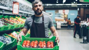 Canadian Wage Growth Slowed to 2.0 Per Cent in August, and the Lowest-Paid Workers Fell Furthest Behind Inflation Canadian Wage Growth Slowed to 2.0 Per Cent in August, and the Lowest-Paid Workers Fell Furthest Behind Inflation