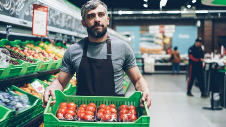 Canadian Wage Growth Slowed to 2.0 Per Cent in August, and the Lowest-Paid Workers Fell Furthest Behind Inflation Canadian Wage Growth Slowed to 2.0 Per Cent in August, and the Lowest-Paid Workers Fell Furthest Behind Inflation