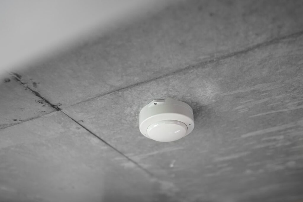 How to Test Your Smoke and Carbon Monoxide Alarms: A Step-by-Step Guide for Canadian Homeowners