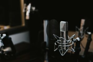 Media Personality Janette Burke Creates Authentic Conversations That Resonate with Audiences and Empower Women Worldwide