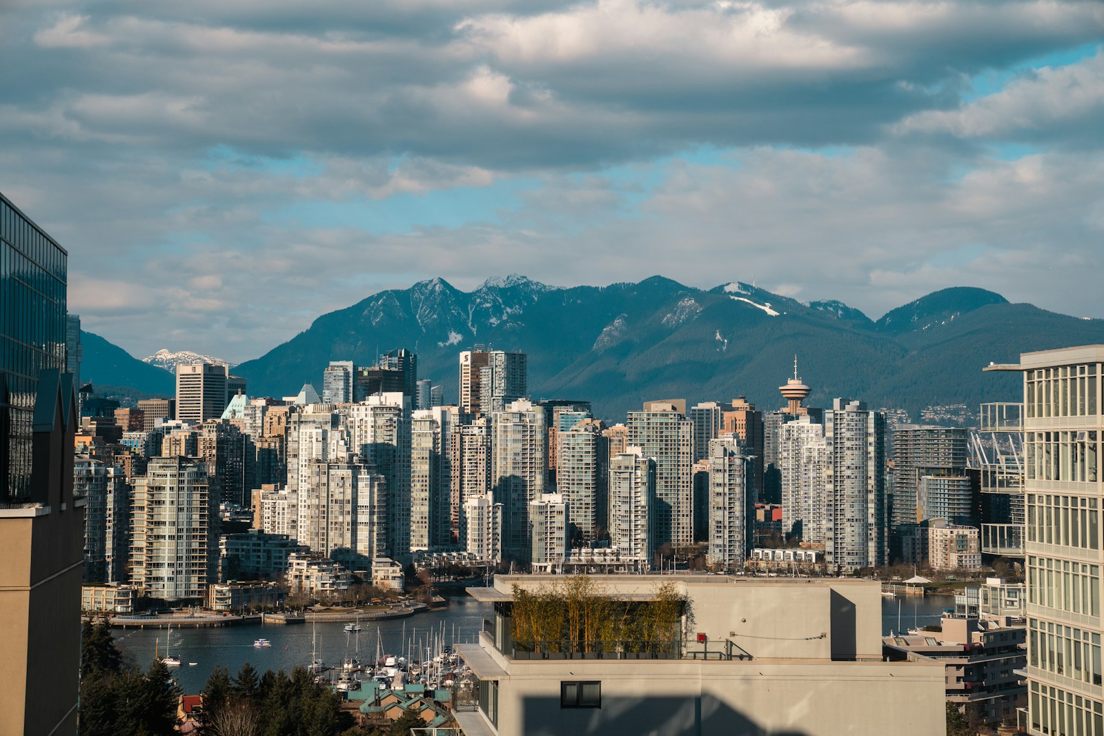 High-rise apartment buildings in Vancouver with mountains behind them