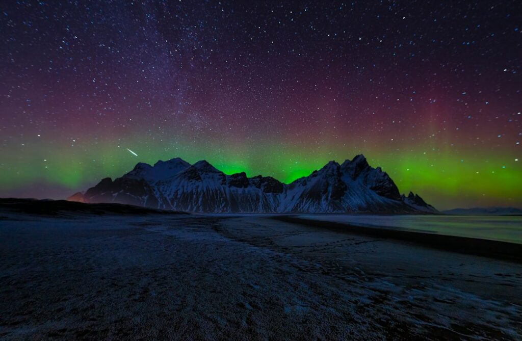 Northern lights drew Canadians outdoors after solar storms Northern lights drew Canadians outdoors after solar storms