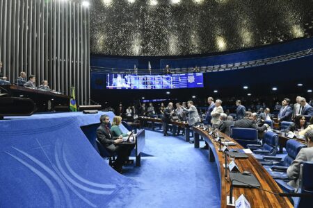 Brazil’s Senate votes 75-1 for 40-hour week before runoff