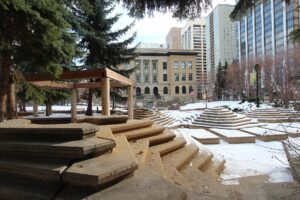 Calgary snow and wind: about 2 cm, gusts to 80 km/h Calgary snow and wind: about 2 cm, gusts to 80 km/h
