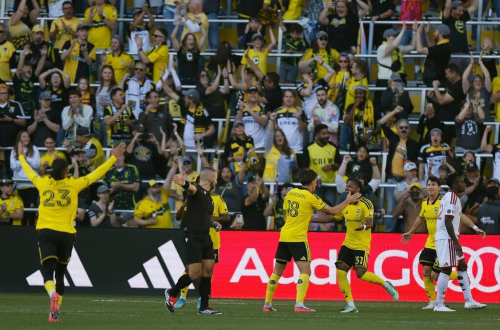 Columbus beats Toronto FC 4-2 as Amundsen scores twice