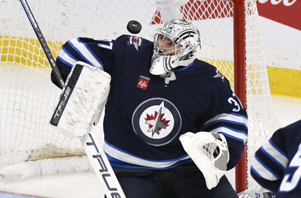 Jets trade Hellebuyck to Devils for Mercer, Daws, picks