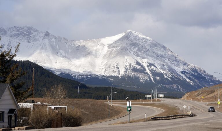 Crowsnest Pass snowfall warning: up to 20 cm by Thursday Crowsnest Pass snowfall warning: up to 20 cm by Thursday
