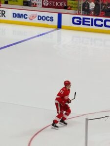 Larkin, DeBrincat lead Red Wings past Senators 5-3 Larkin, DeBrincat lead Red Wings past Senators 5-3