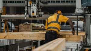 Canada’s Economy Flat in July as Factories, Retail Slip Canada’s Economy Flat in July as Factories, Retail Slip