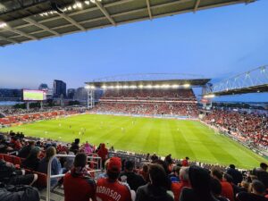Columbus beats Toronto FC 4-2 as Amundsen scores twice Columbus beats Toronto FC 4-2 as Amundsen scores twice