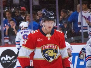 Lundell’s hat trick lifts Panthers past Jets 5-2 Lundell’s hat trick lifts Panthers past Jets 5-2