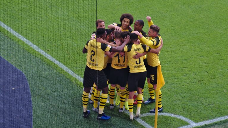 Beier’s late goal lifts Dortmund past Frankfurt 1-0