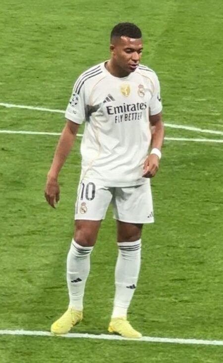 Mbappé double gives Real Madrid 2-1 win over Barcelona Mbappé double gives Real Madrid 2-1 win over Barcelona