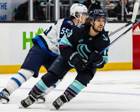 Ehlers’ power-play goal lifts Hurricanes past Jets 3-2 Ehlers’ power-play goal lifts Hurricanes past Jets 3-2